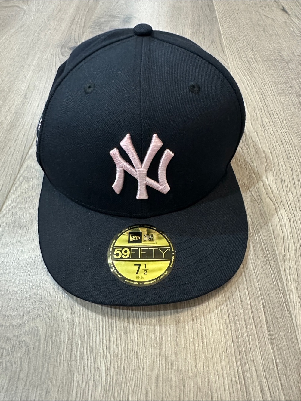 New Era Yankees Blue Cap with Pink NY Logo - World Series